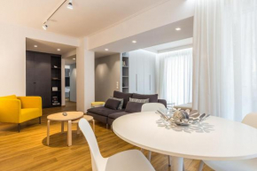 Elegant apartment w great balcony in Vouliagmeni